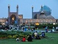 Emámové námestie je večer obrovským miestom pre piknik, Irán