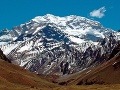 Aconcagua, najvyššia hora Južnej Ameriky, láka k niekoľkodňovej túre po jej okolí.