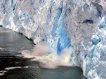 K ľadovcu Perito Moreno sa môžete vydať loďou, ale pozor na padajúce kusy ľadu! Argentína
