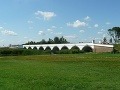 Kilenclyukú híd, Maďarsko