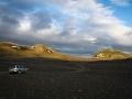 Tesne pred polnocou nám zapadajúce Slnko odkrylo krásy vnútrozemia, Island 