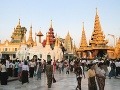 Prehliadku pagody musia turisti