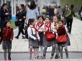 Severokórejské školáčky zabadali fotografa,