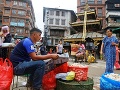 Nepálsky pouličýí predavač zeleniny
