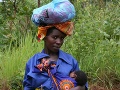 Obyvateľka Mozambiku s dieťaťom