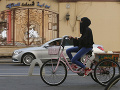 Moslimka jazdí na bicykli