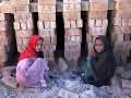 Dievčatá v kábulskej tehlárni