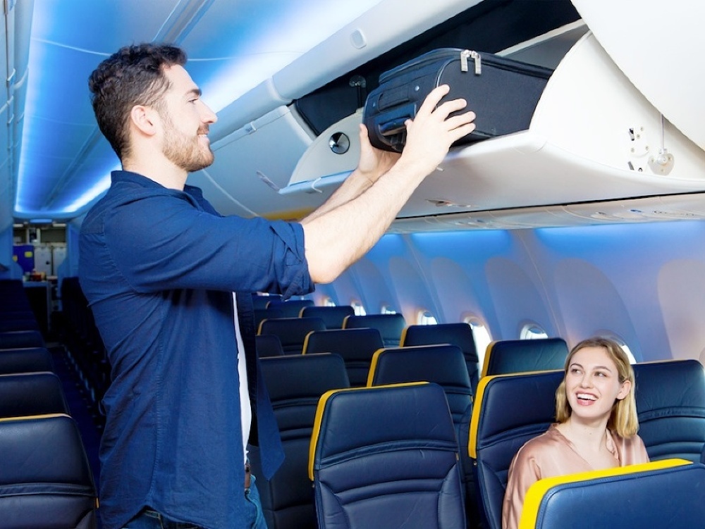 Ryanair od novembra ruší príručnú batožinu do desať kilogramov zadarmo