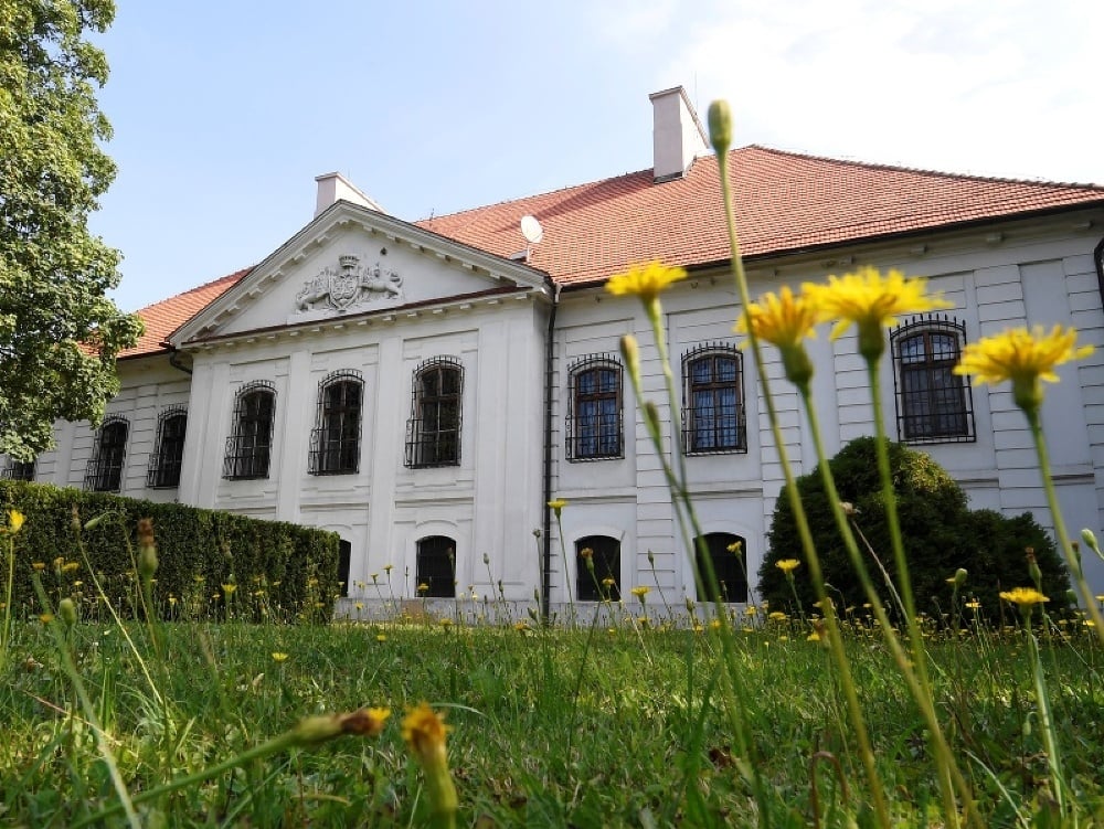 Múzeum historických hodín v kaštieli v Budimíre v okrese Košice-okolie 