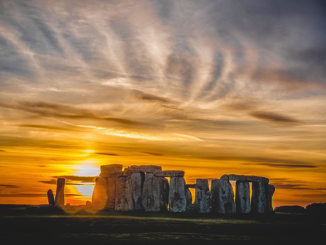 Východ slnka pri Stonehenge