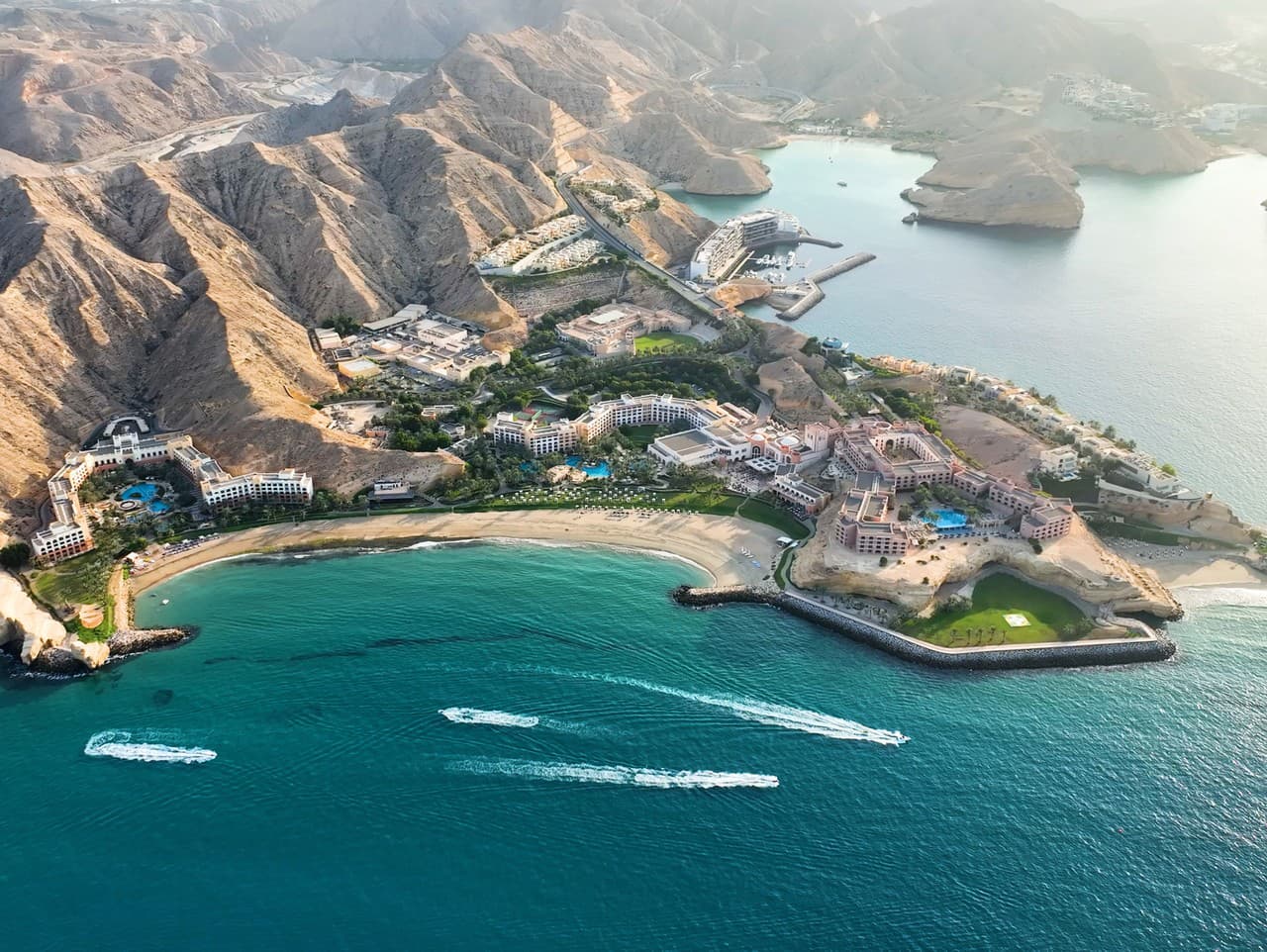 Hotel Shangri-La Barr Al Jissah - Al Waha vzdialený len 45 minút od letiska v Muscate.