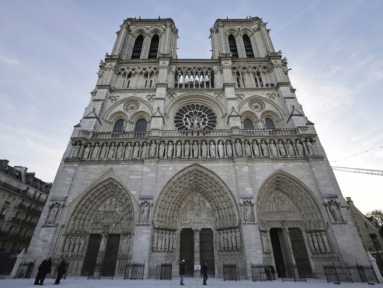 Znovuotvorená Notre-Dame hostí veľkonočné