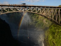 Zoskok pri Viktóriiných vodopádoch, Zimbabwe