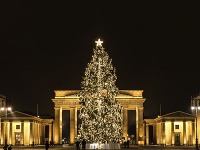 Vianočný stromček pri Brandenburskej bráne, Berlín, Nemecko