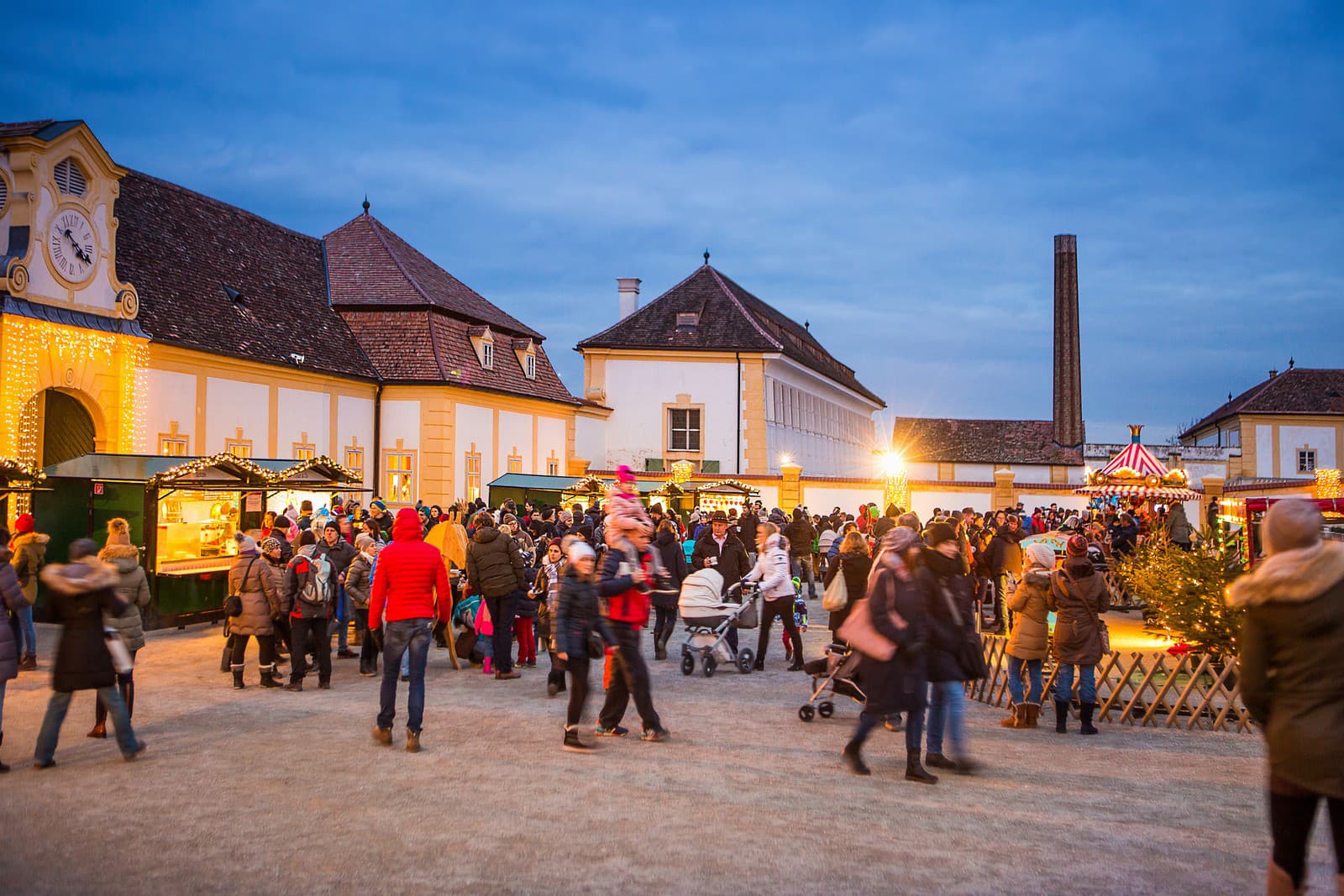 Čarovné vianočné trhy na zámku Schloss Hof