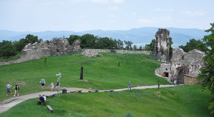 Сарис замок