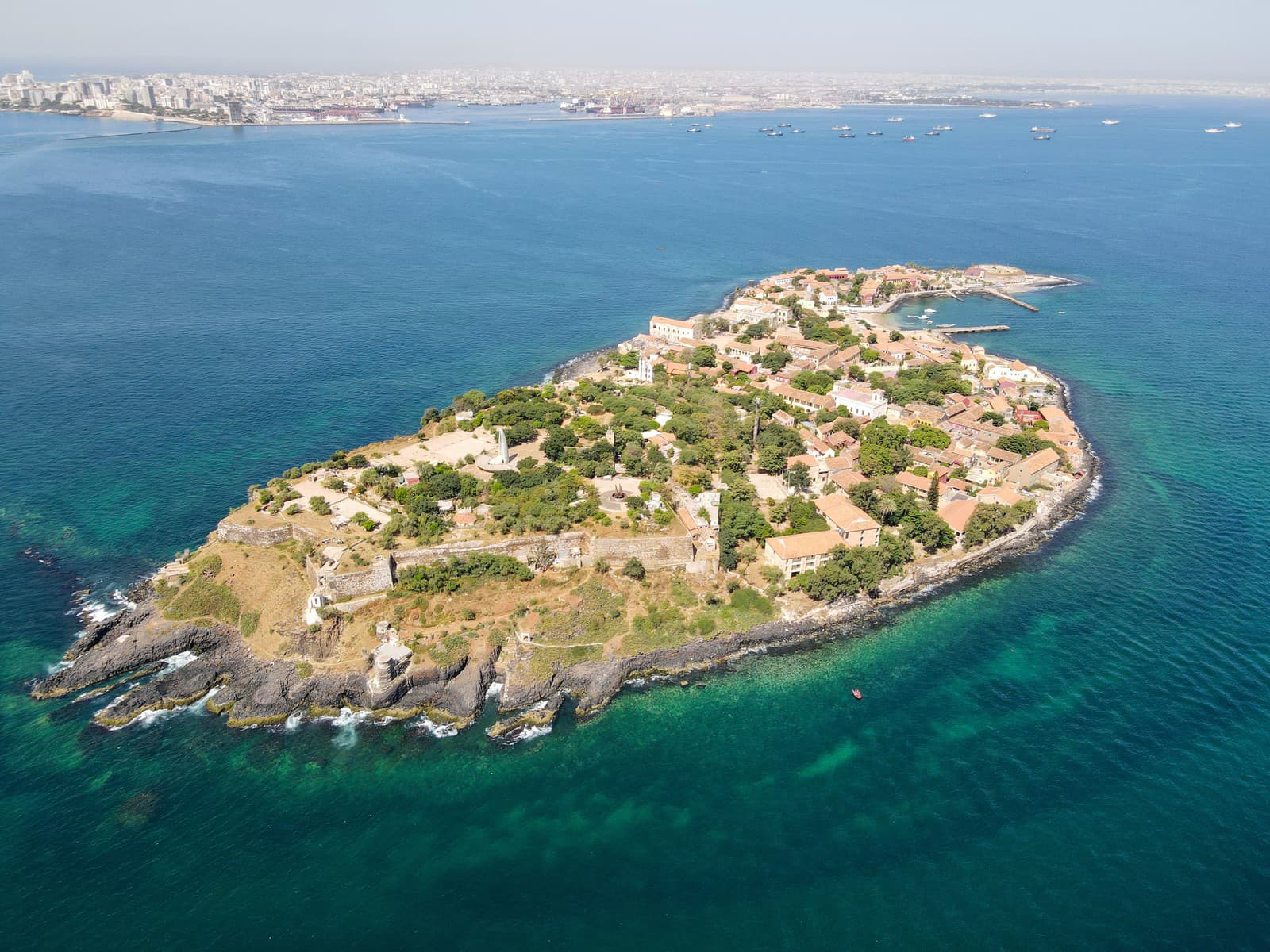Senegalský ostrov Gorée presiakol