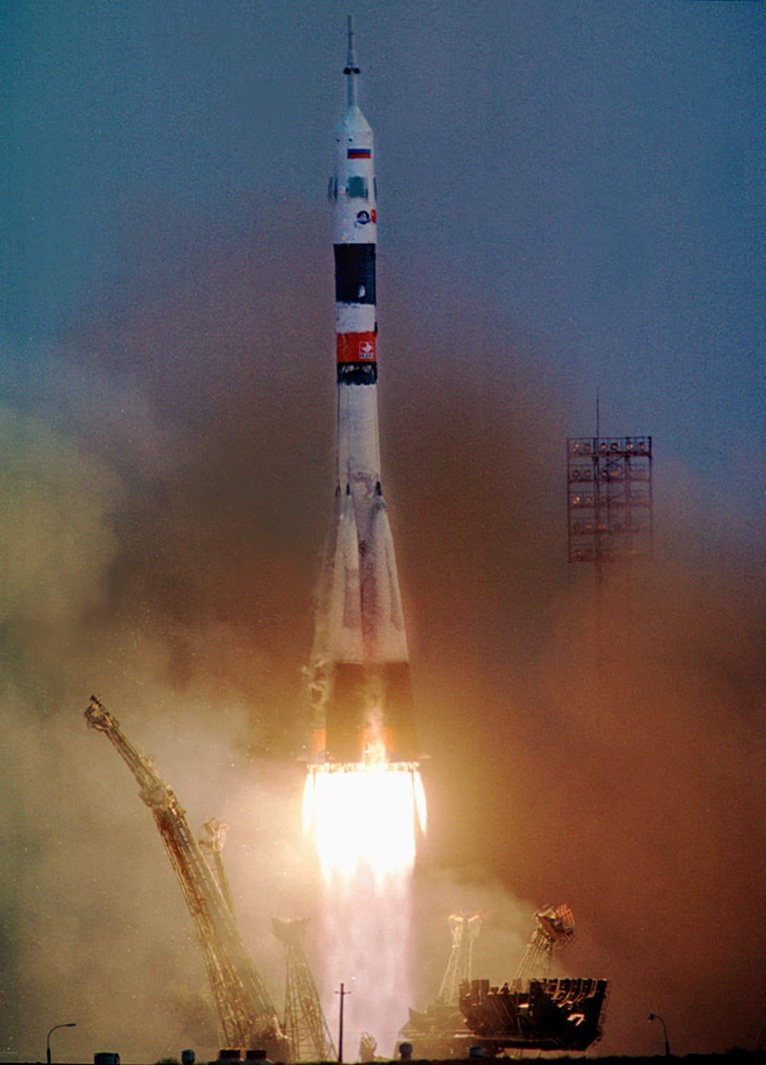 Štart rakety s  kozmickou loďou Sojuz TM-29