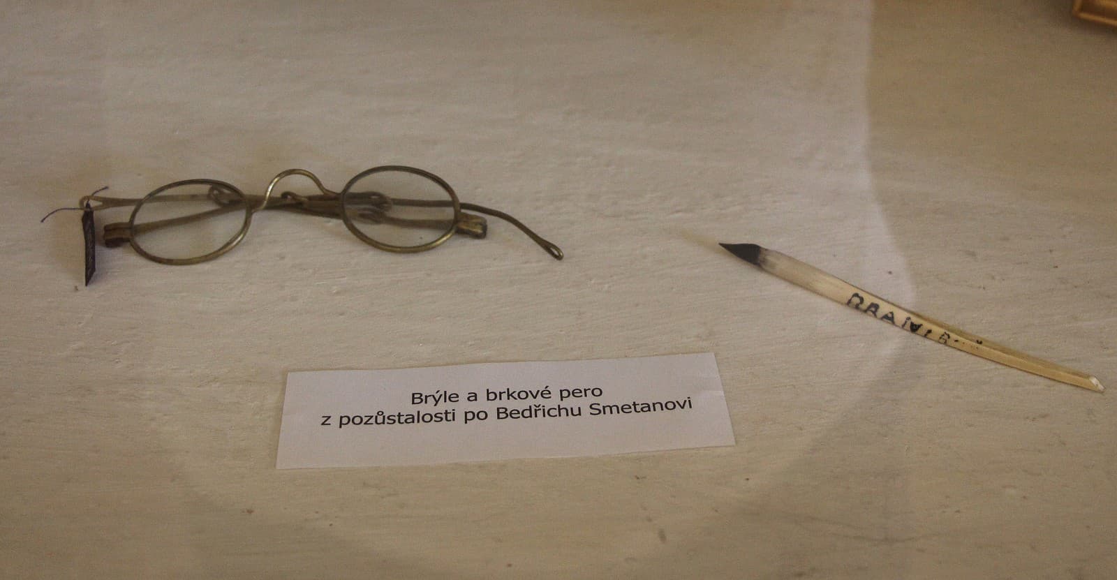 Okuliare a písacie brko Bedřicha Smetanu
