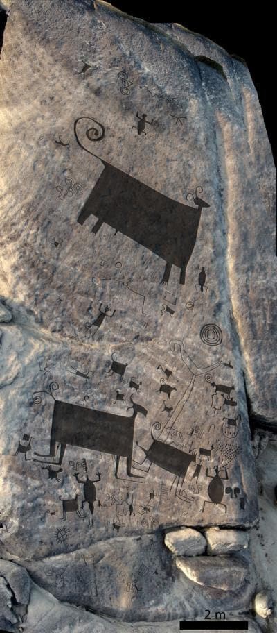 Dvetisícročné petroglyfy v okolí