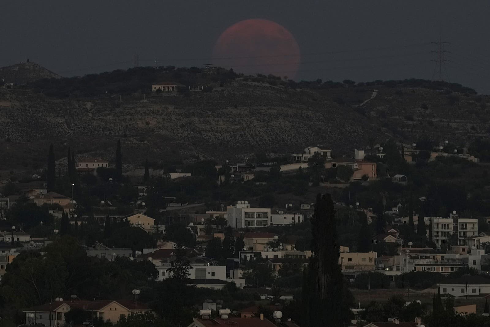 Dedina Pera Chorio Nisou na okraji hlavného mesta Nikózia 