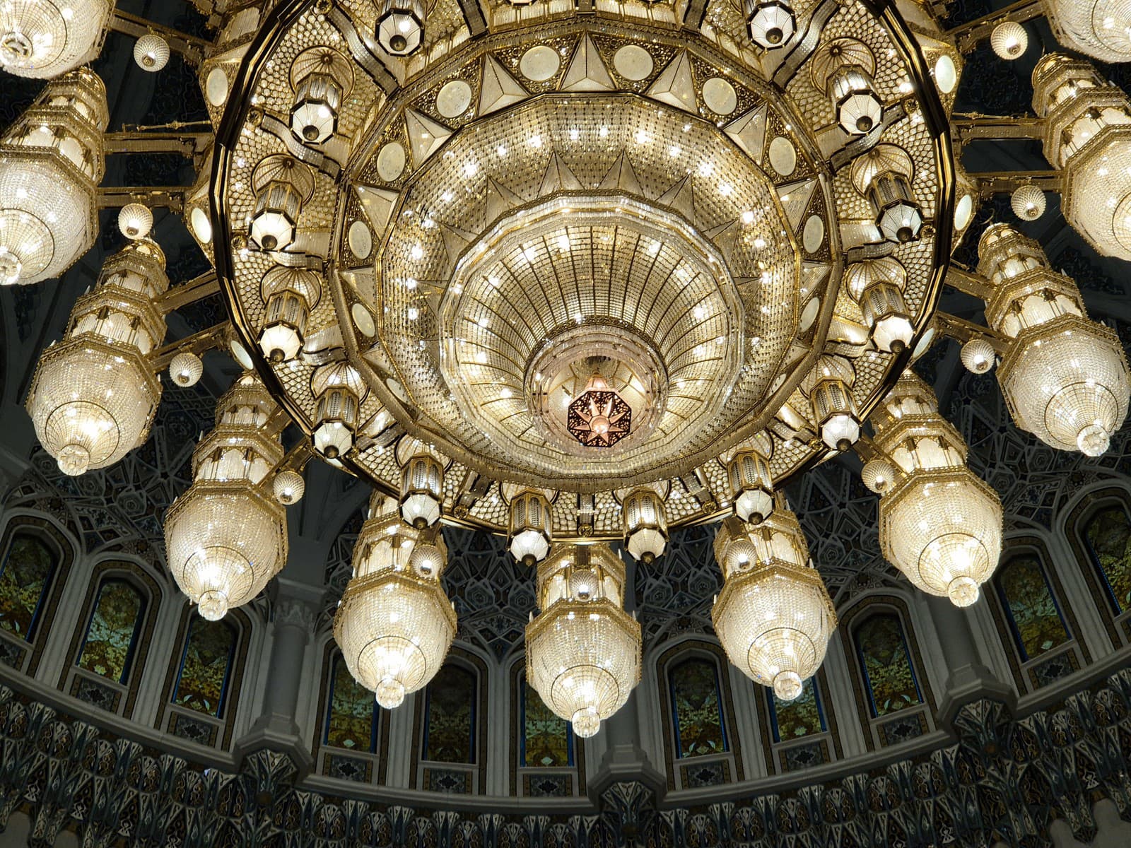 Luster svojou krásou berie dych.
