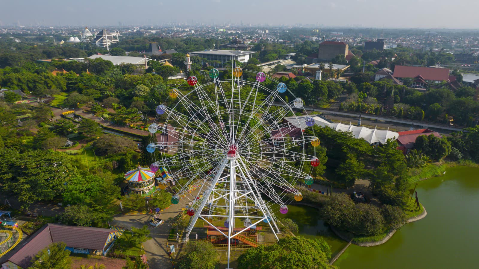 Chrám áut, opustený lunapark
