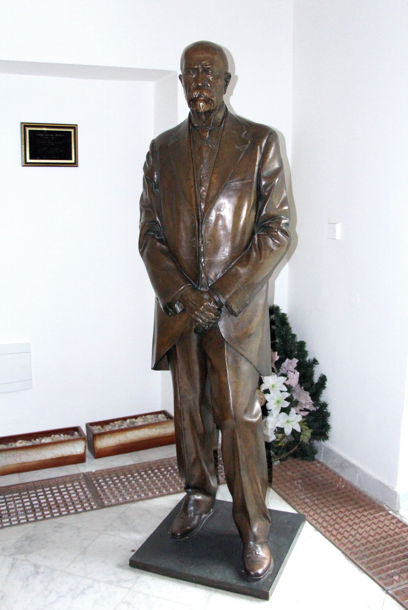 Socha TGM vo vstupnej hale