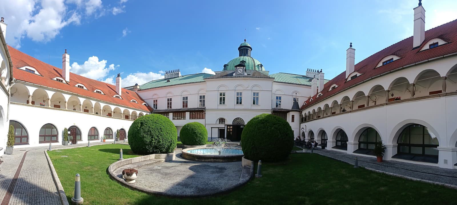 Topoľčiansky kaštieľ