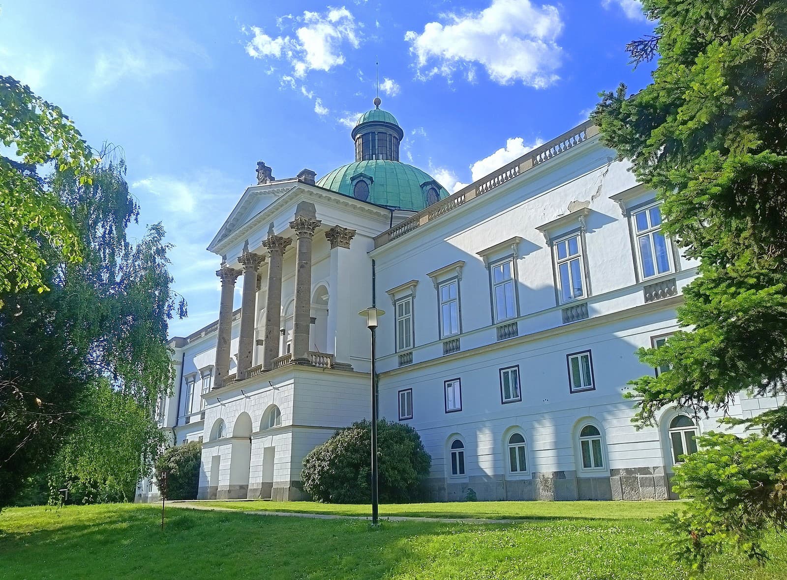 Topoľčiansky kaštieľ