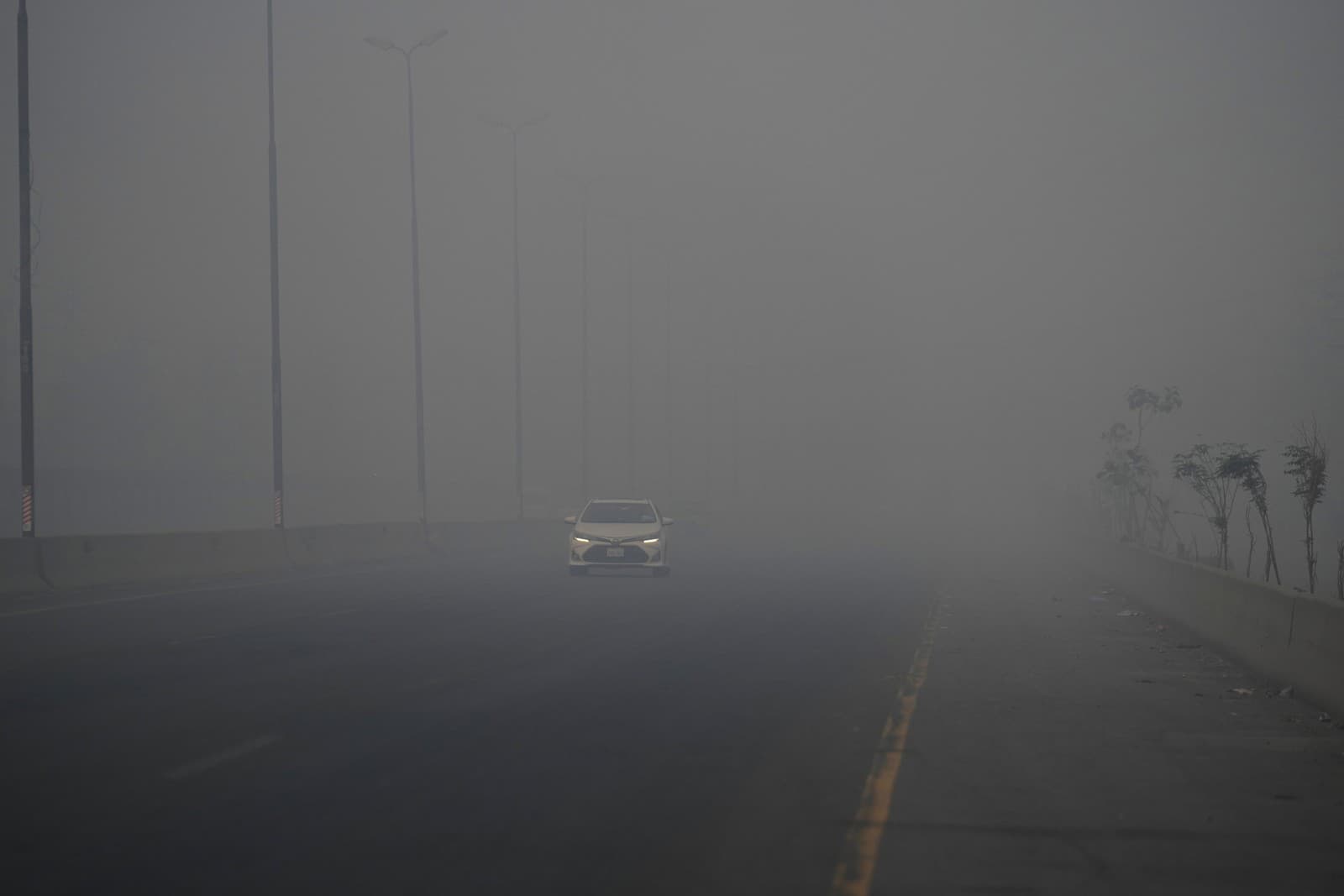 Индия борется с худшими