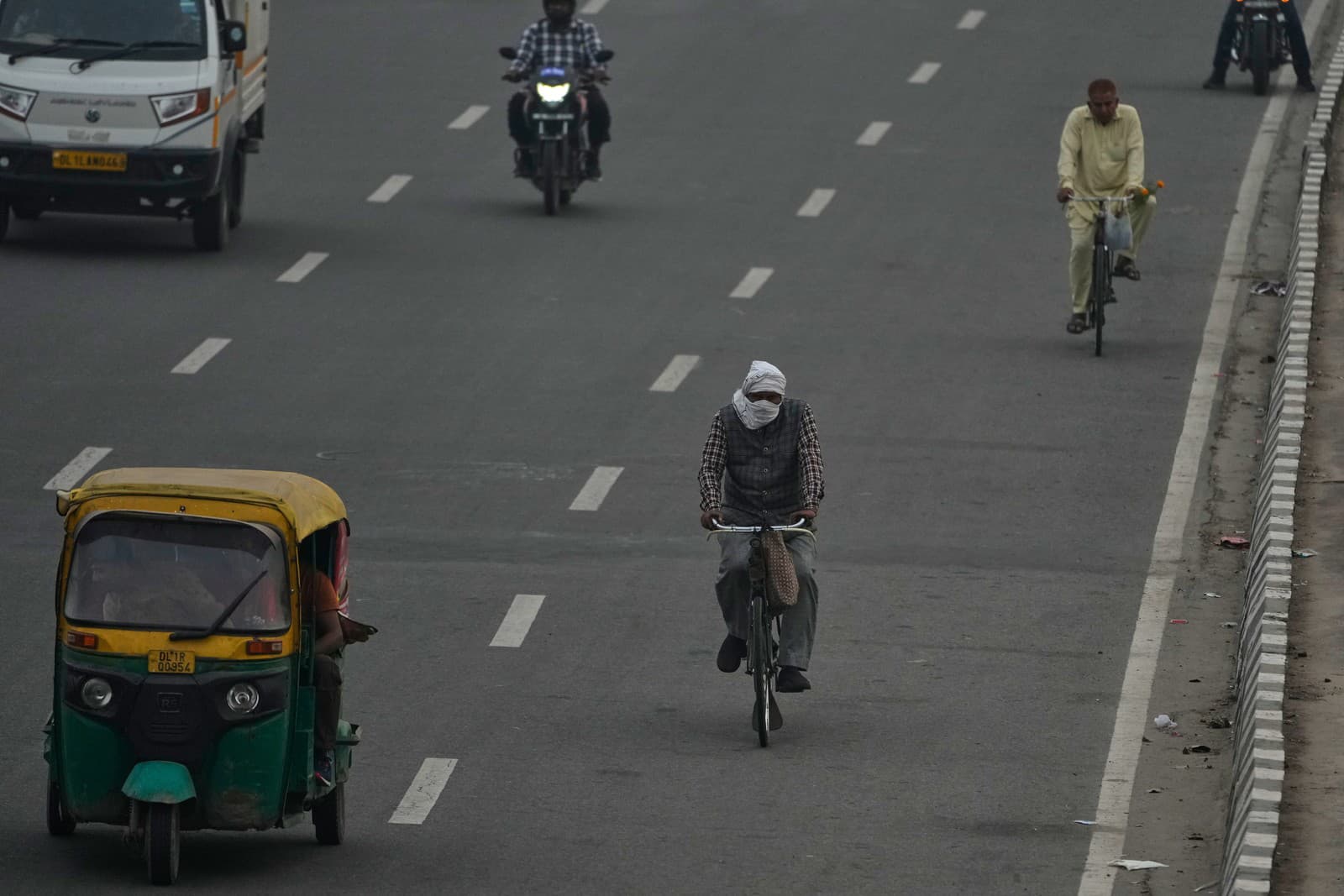 Индия борется с худшими