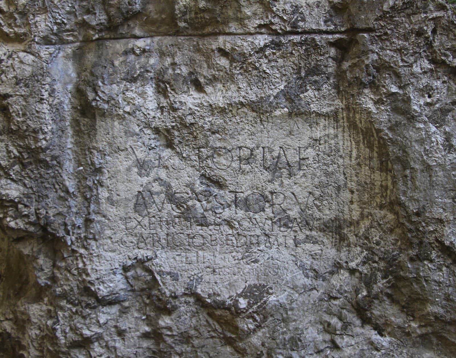 Rímsky nápis na trenčianskej skale 