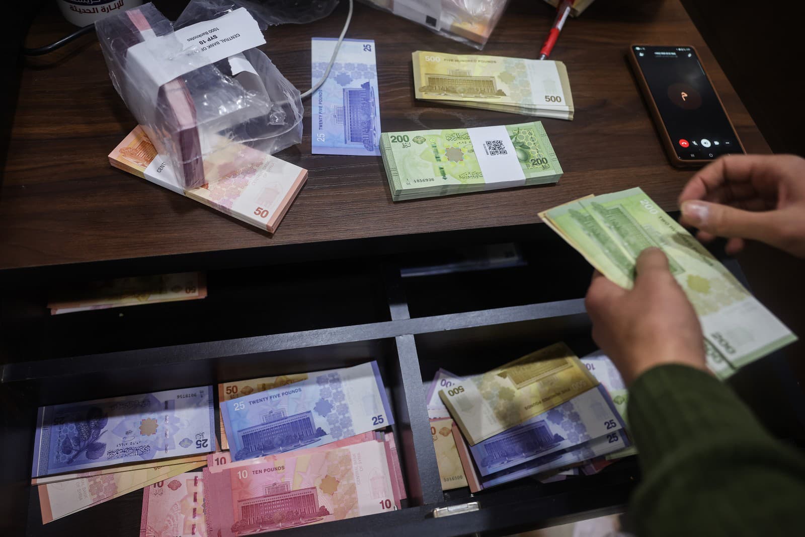 Сирия вводит новые банкноты,