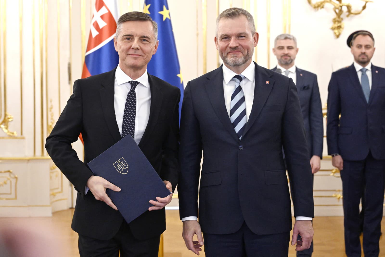 Na snímke sprava prezident SR Peter Pellegrini a nový veľvyslanec vo Filipínskej republike Miloš Koterec