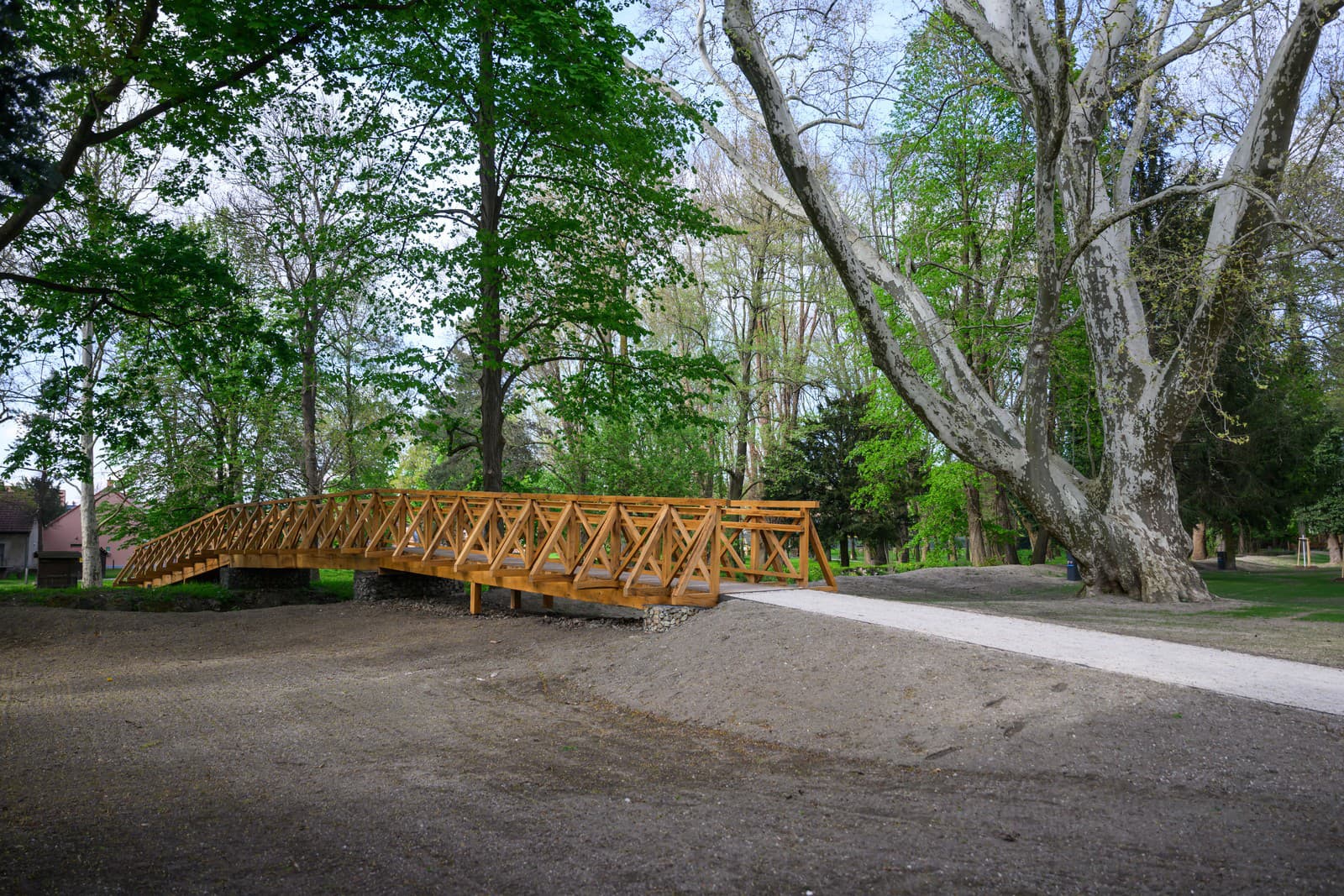 Stupacka V Stupave otvorili zrevitalizovaný historický park, na druhý deň bol ...