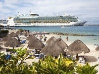 Ostrov Cozumel nie je len ostrovom plodnosti, ale i častou zastávkou veľkých lodí.