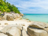 Pláž, palmy, žiadni ľudia. I také miesta nájdete v Ngwe Saung.
