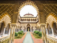 Alcázar je najstarší európsky kráľovský palác, ktorý doteraz čiastočne využíva kráľovská rodina.