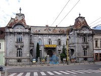 Ešte nedávno bol palác v dezolátnom stave. (Foto: Wikimedia/Juloml)