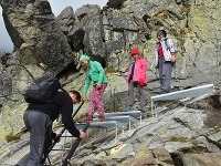 V Tatrách bezpečnejšie: Pod Rysmi namontovali nové stúpačky