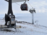 V niektorých lyžiarskych strediskách začali zasnežovať zjazdovky