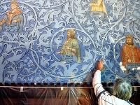 Na zámok v Bojniciach prišli reštaurátori, obnovujú nástenné maľby v Strednom hrade