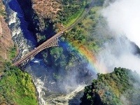 Poriadny adrenalín je i bungee jumping z miestneho mostu, ktorý sa klenie nad kaňonom. Zdroj: ESO Travel.cz