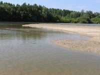 Komoča ponúka kemp s piesočnatou plážou