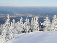 Pohľad na Žilinu z vrcholu kopca Minčol (1 363,9 m n. m.). Minčol je vrch v hlavnom hrebeni Lúčanskej Malej Fatry.