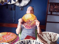 Čech Petr Kočnar je zakladateľom a šéfom kigalského centra Talking Through Art