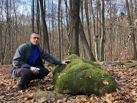 Raslavkameň v lese nad obcou Abranovce v okrese Prešov