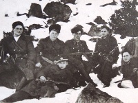 Na konci Kľakovskej doliny, kde sa cesta kľukatí na úpätia Vtáčnika, leží nenápadná obec Kľak (okres Žarnovica). Dedinka pod kopcom je dobre známa milovníkom pešej turistiky. Z dediny vedie turistický chodník a tak je často 