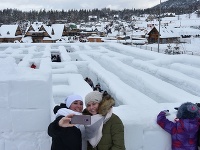 Snežný labyrint v poľskom